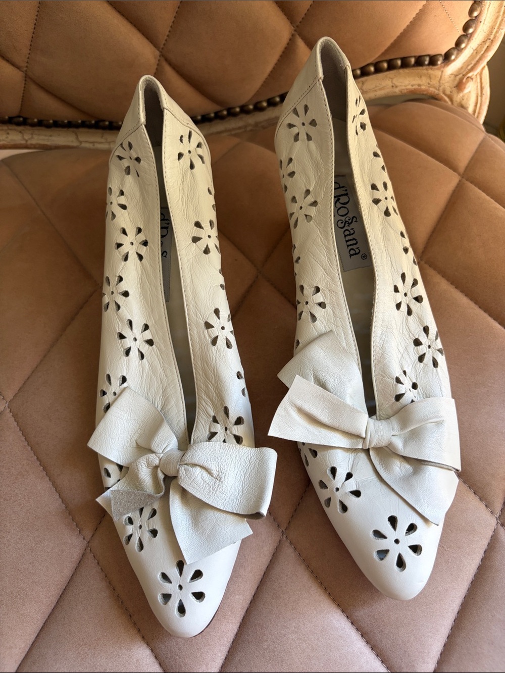 Ivory Leather Bow Pointed-Toe low heel